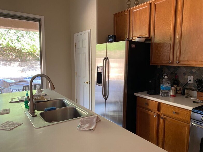 Building Photo - 7634 E San Fernando Dr