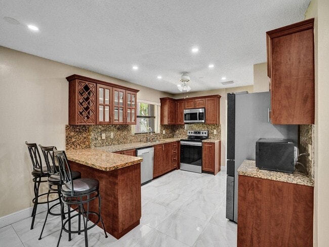 Building Photo - 9610 Dunhill Dr