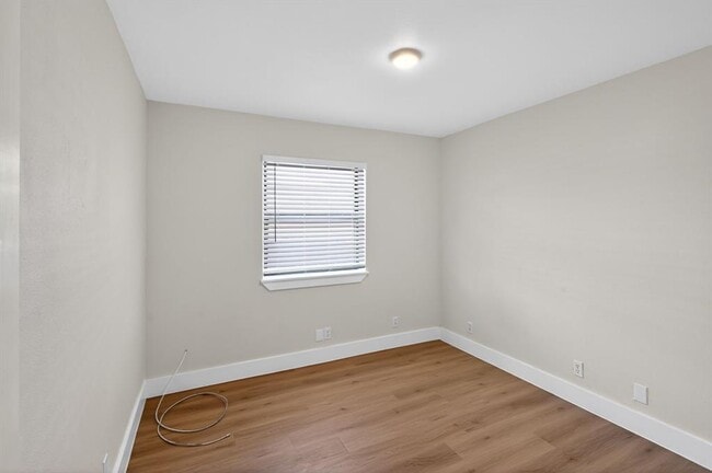 Building Photo - 5928 Signal Point