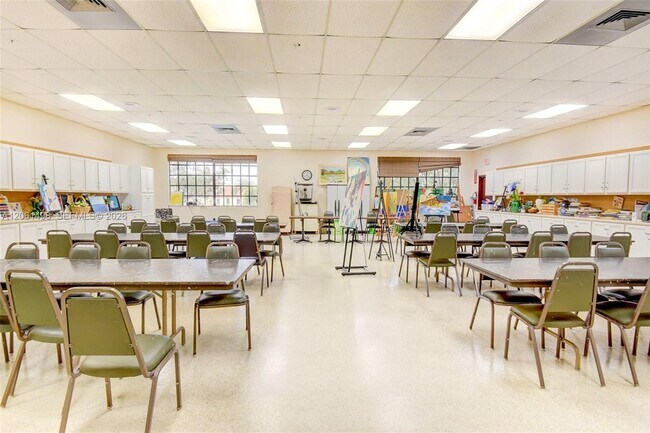 Building Photo - 3049 Wolverton C