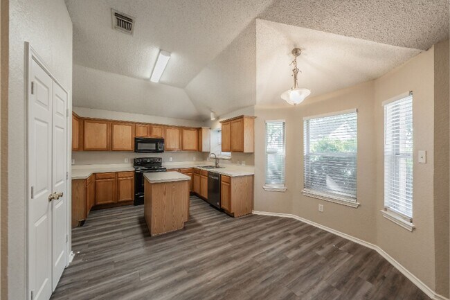 Building Photo - 1740 Cedar Tree Dr