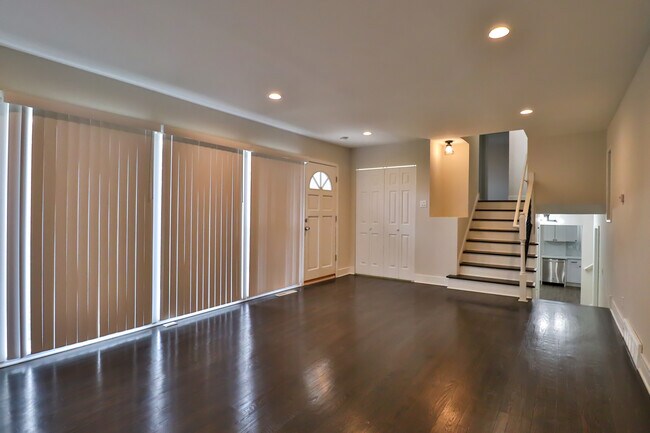 Building Photo - 16039 Marian Dr