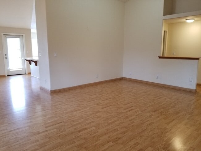 Building Photo - 4 Bedroom Home in Chichester Estates HOA