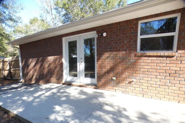 Building Photo - 6607 Woodbury Forest Dr