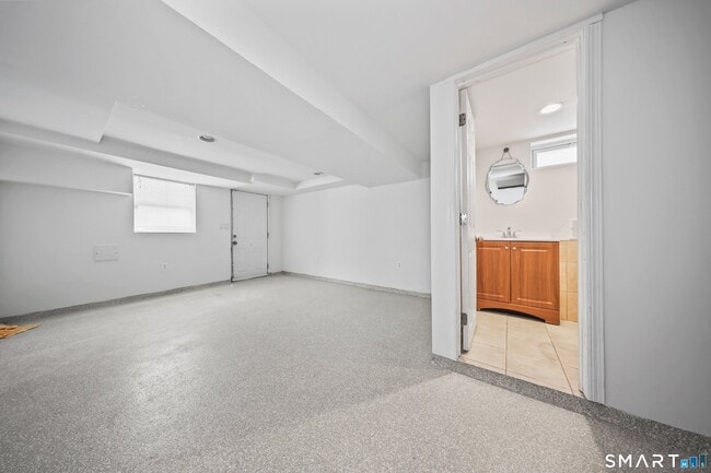 Building Photo - 33 Harland Ave