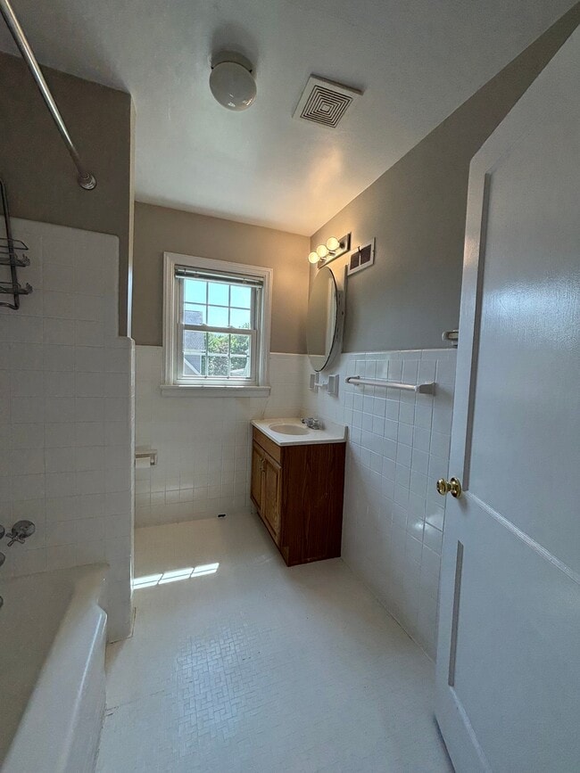 Building Photo - 3109 Clark Ave