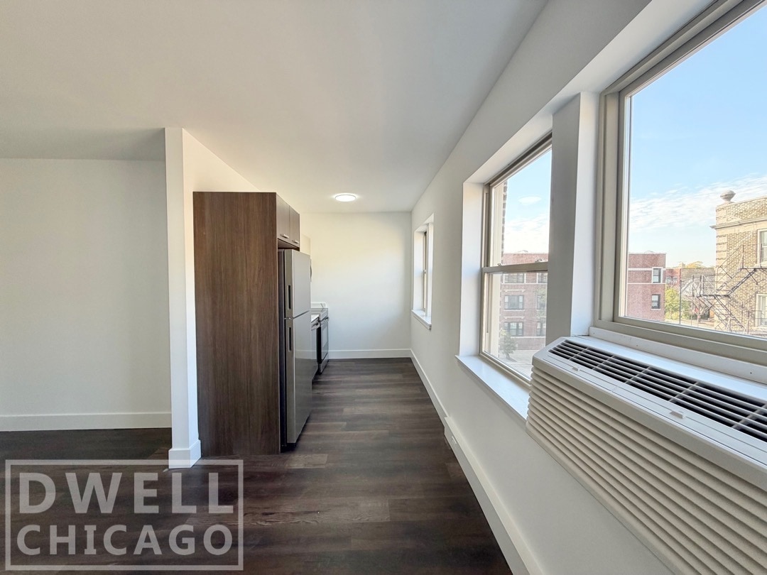 Building Photo - 5634 N Clark St