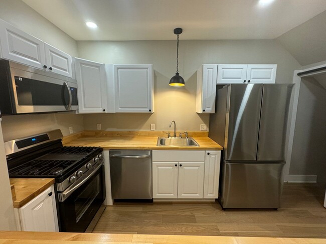 Primary Photo - Beautifully Renovated 2/1 Home with Bonus ...