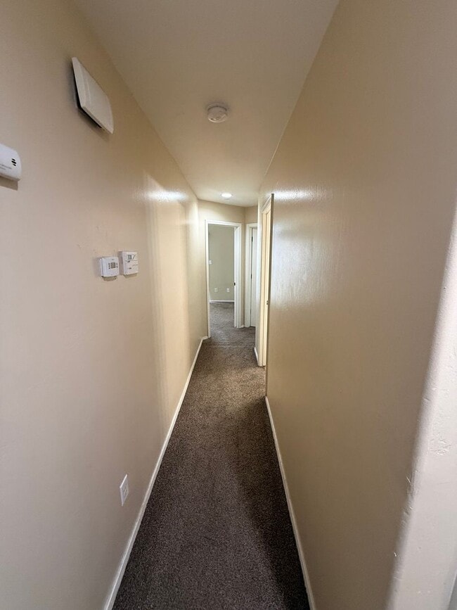 Building Photo - Cozy 3-Bedroom, 2-Bathroom Home in the Cam...