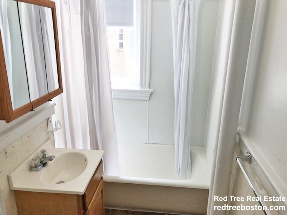 Building Photo - 1185 Boylston St