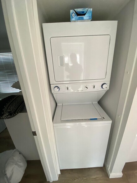 Building Photo - 4457 S Centinela Ave