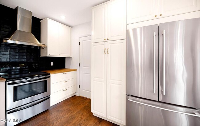 Building Photo - 4228 N 44th Pl