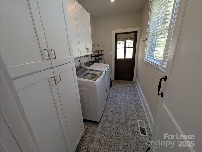 Building Photo - 28 Woodrow Ave