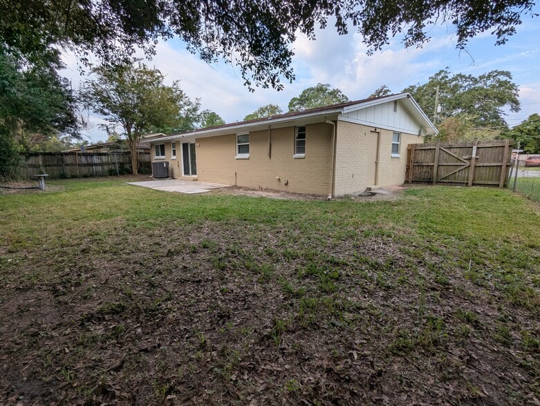Building Photo - 5127 Acoma Ave