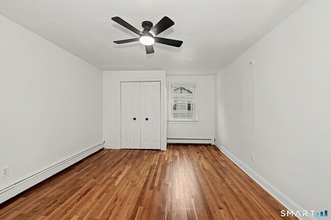 Building Photo - 44 Barmore Dr W