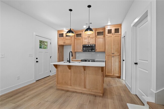 Building Photo - 576 S Willow Ave