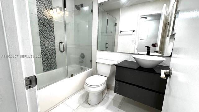 Building Photo - 907 NE 199th St