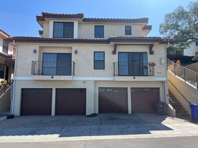 Primary Photo - Move in Special!! Beautiful 4 bed/4.5 bath...