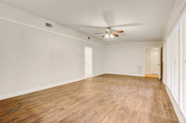 Building Photo - 5751 Creekbend Dr