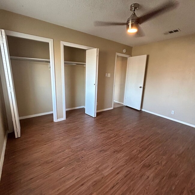 Building Photo - 7208 Creekside Dr