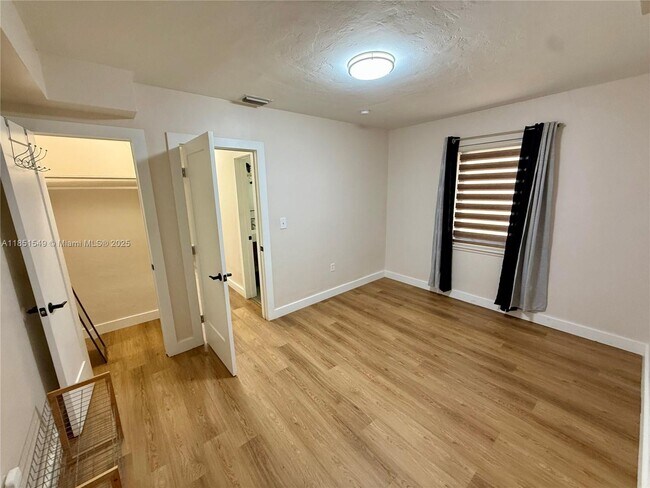Building Photo - 3625 NW Flagler Terrace