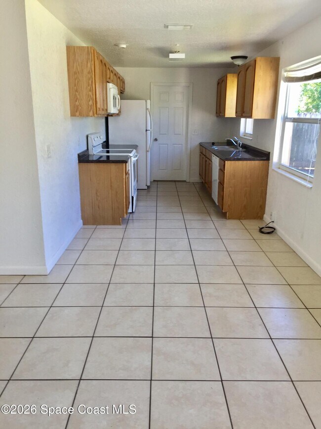 Building Photo - 955 Martinique Dr