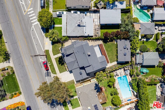 Building Photo - 4963 N Clybourn Ave