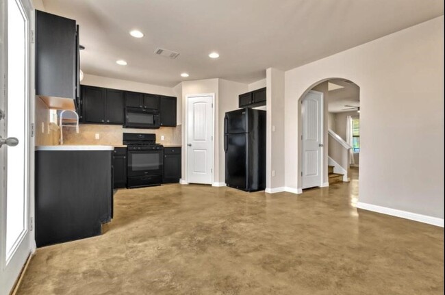 Building Photo - 4611 Graceful Ln