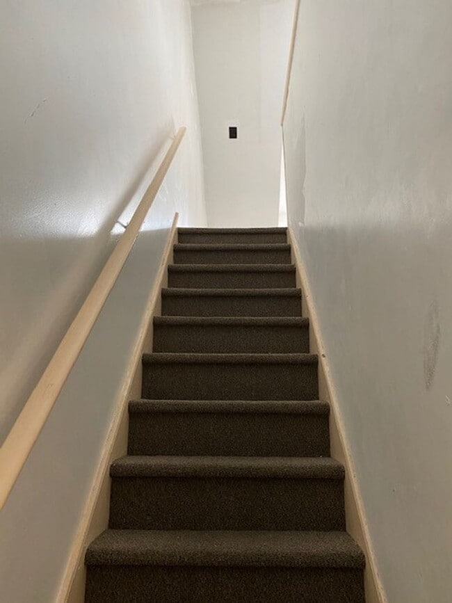 Building Photo - 3 BEDROOM HOUSE FOR RENT