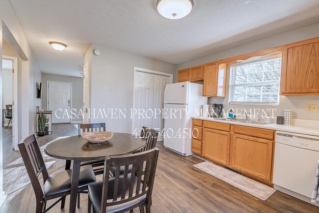 Building Photo - 2 Bed 1 Bath