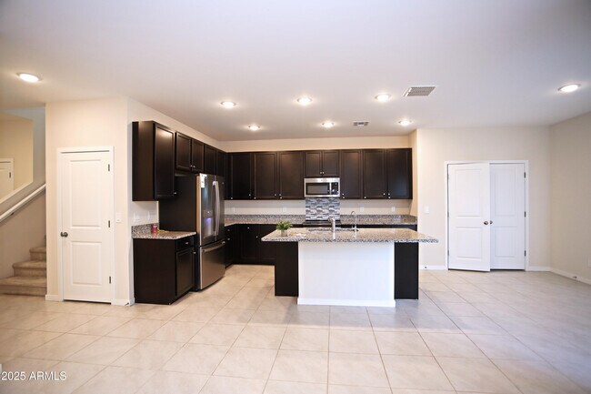 Building Photo - 7865 N 79th Ave
