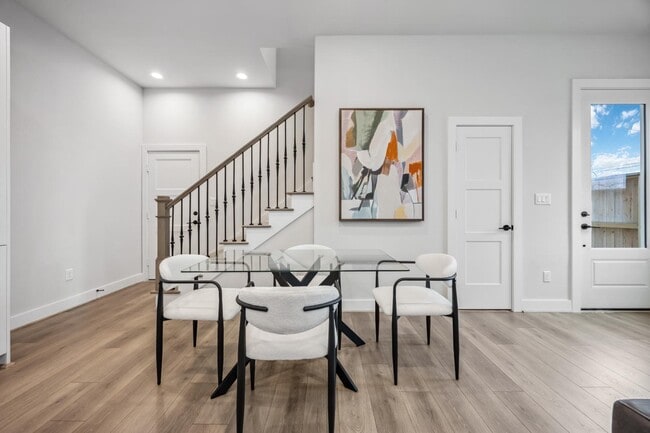 Building Photo - 303 Charlock St