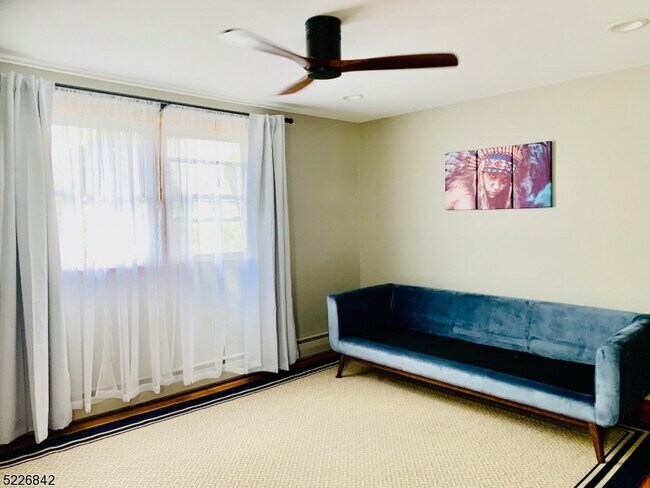 Building Photo - 172 W 3rd St