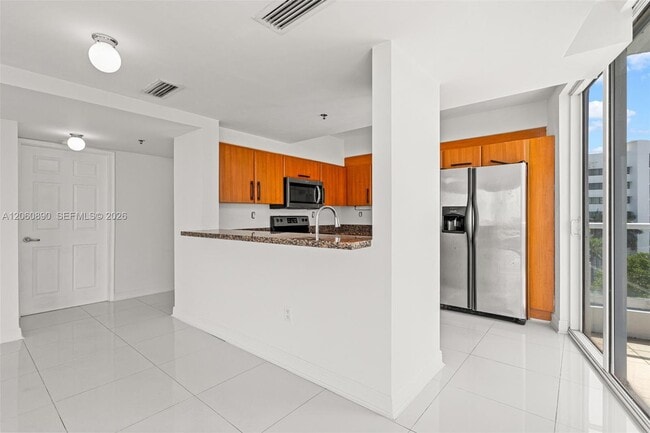 Building Photo - 6362 Collins Ave
