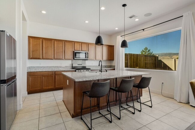 Building Photo - Beautiful 4BR/4BA home in the gated Copper View community. Features spacious living areas, mounta...