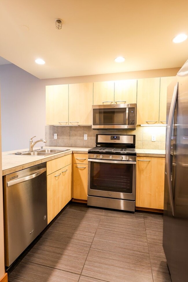 Building Photo - Charming 1 bdrm 1 bath Condo in Downtown V...