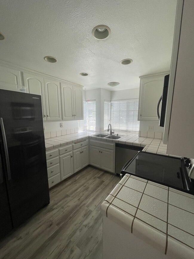 Building Photo - 2 Bed / 2 Bath in Clairemont