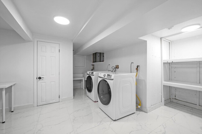 Building Photo - 66 Rockland Dr