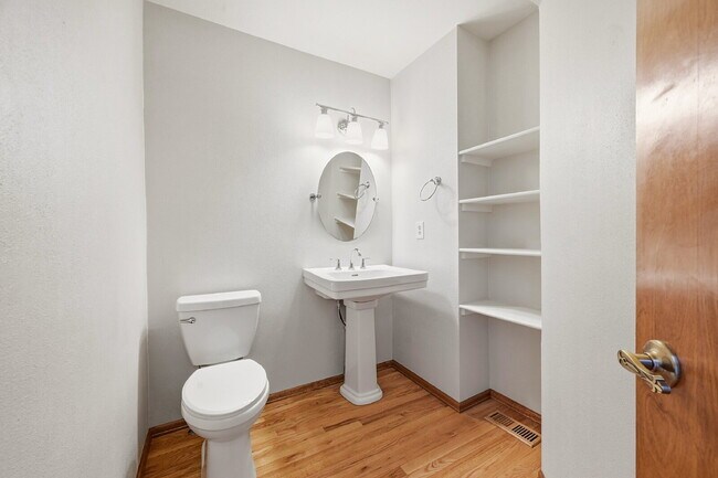 Building Photo - $2,845.95- 4-Bed /3-Bath Gem with Finished Basement and Fenced-in Yard in Colorado Springs!