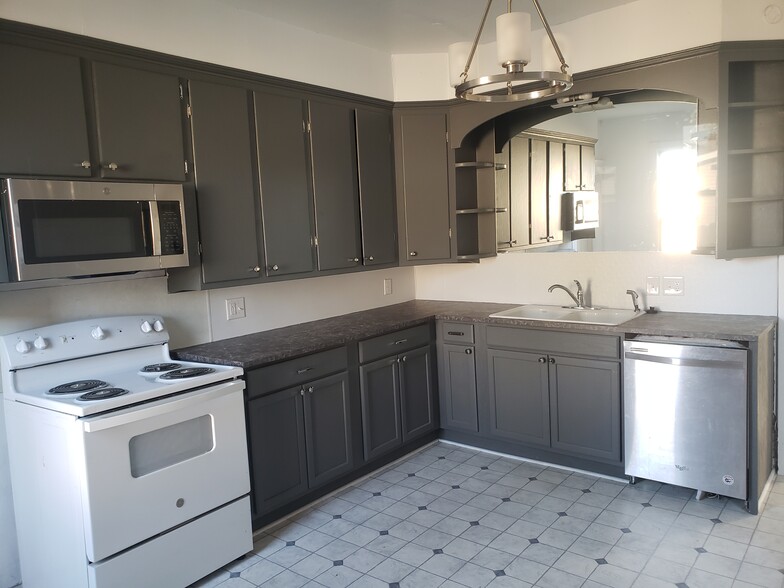 Primary Photo - 23 N Morris St