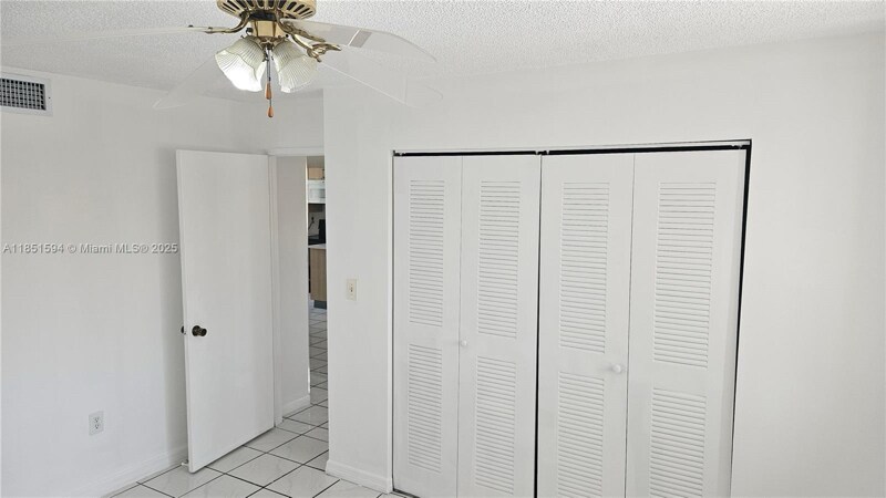 Building Photo - 2710 W 60th Pl