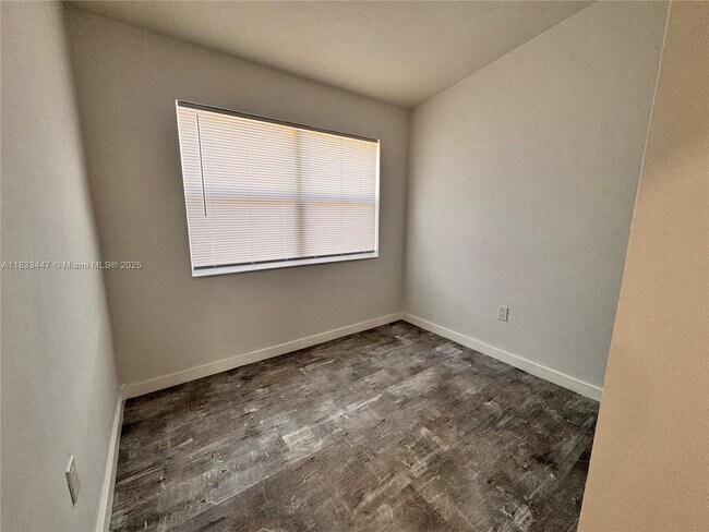 Building Photo - 3501 SW 41st St