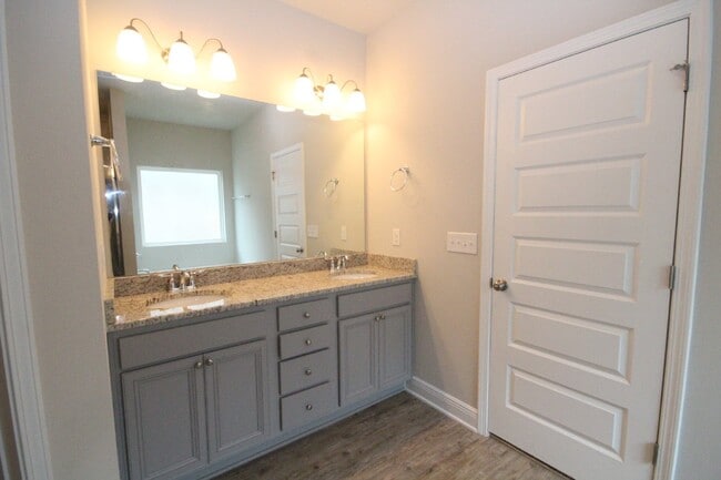 Building Photo - Coming Soon! Pet-Friendly 3-Bed Home with ...