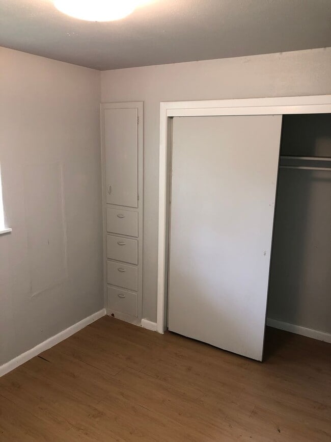 Building Photo - Southern Hills!