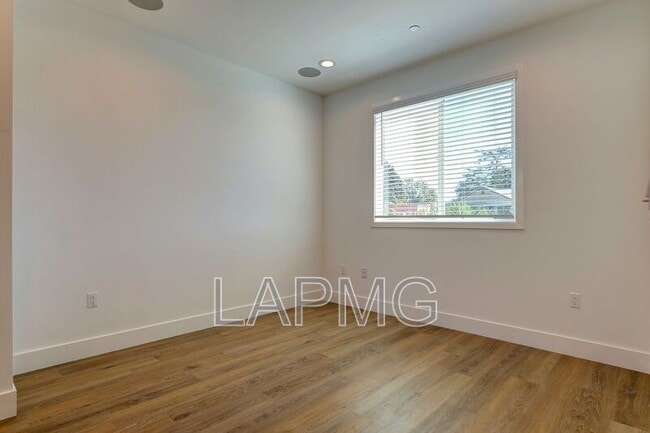 Building Photo - 4507 Saturn St