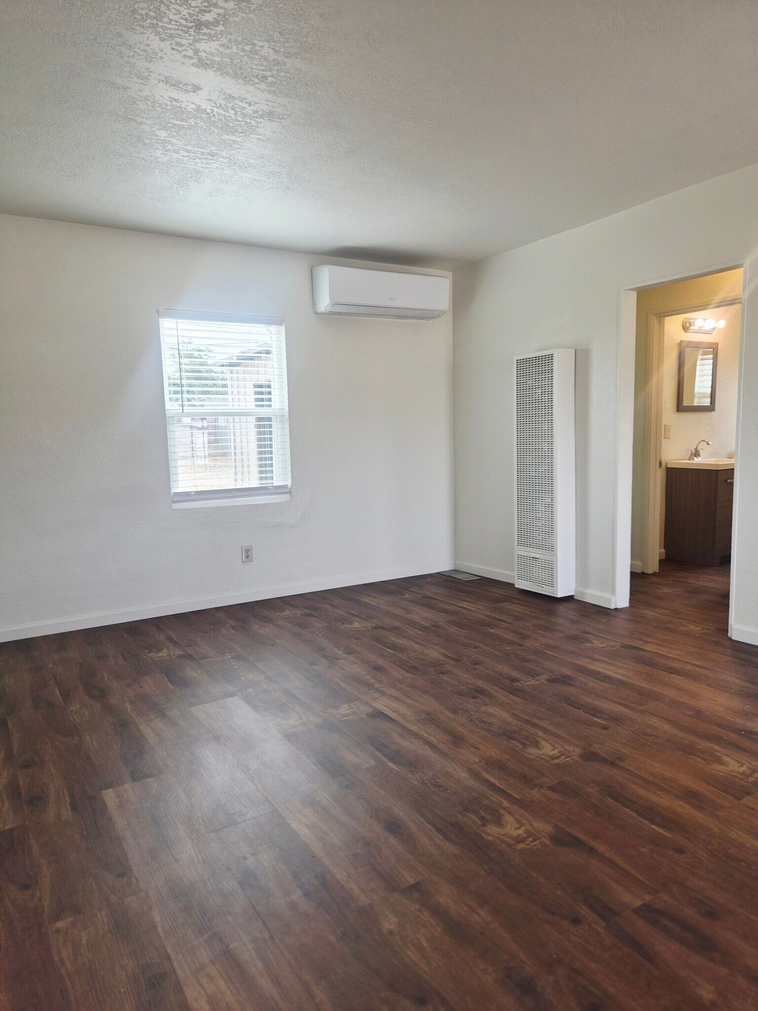 Building Photo - 9943 Catawba Ave