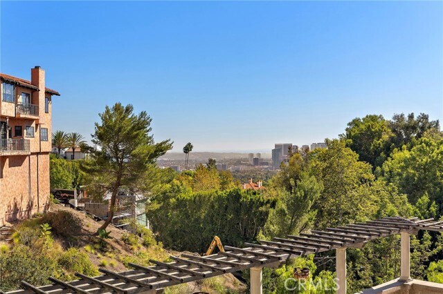 Building Photo - 1316 Beverly Grove Pl