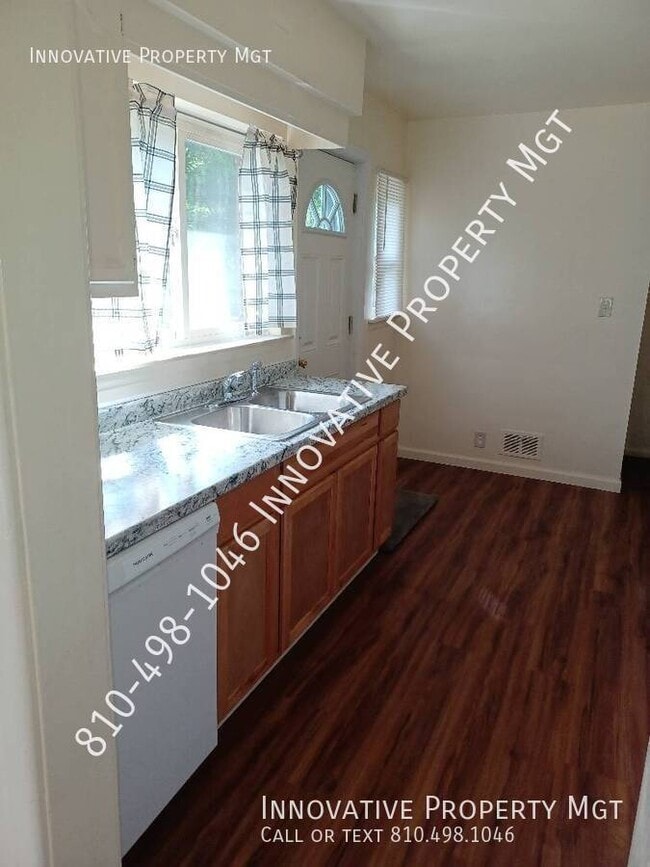 Building Photo - 3087 Hatherly Ave