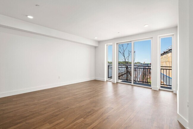 Building Photo - 30 Hichborn St