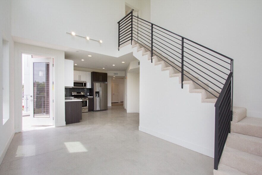 Building Photo - 11929 Courtleigh Dr